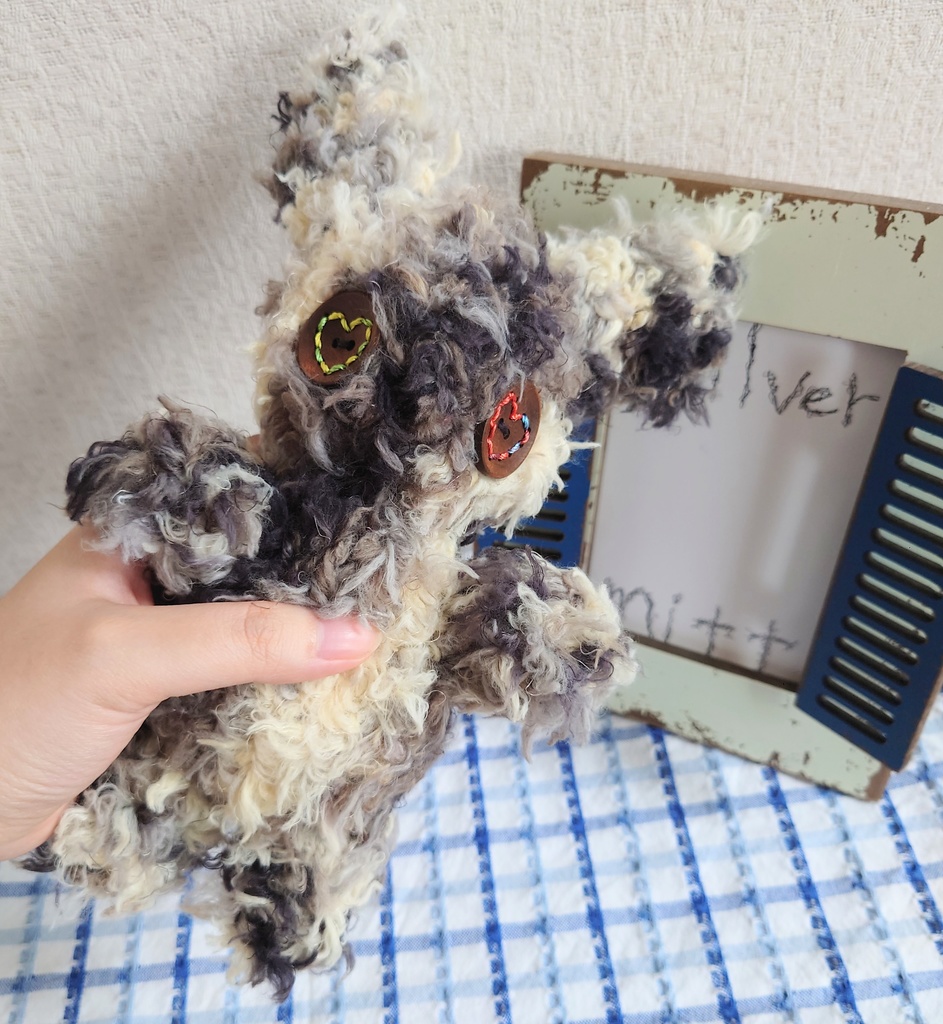 【おうちが決まりました】シンプルうさぎさん、あみぐるまれる