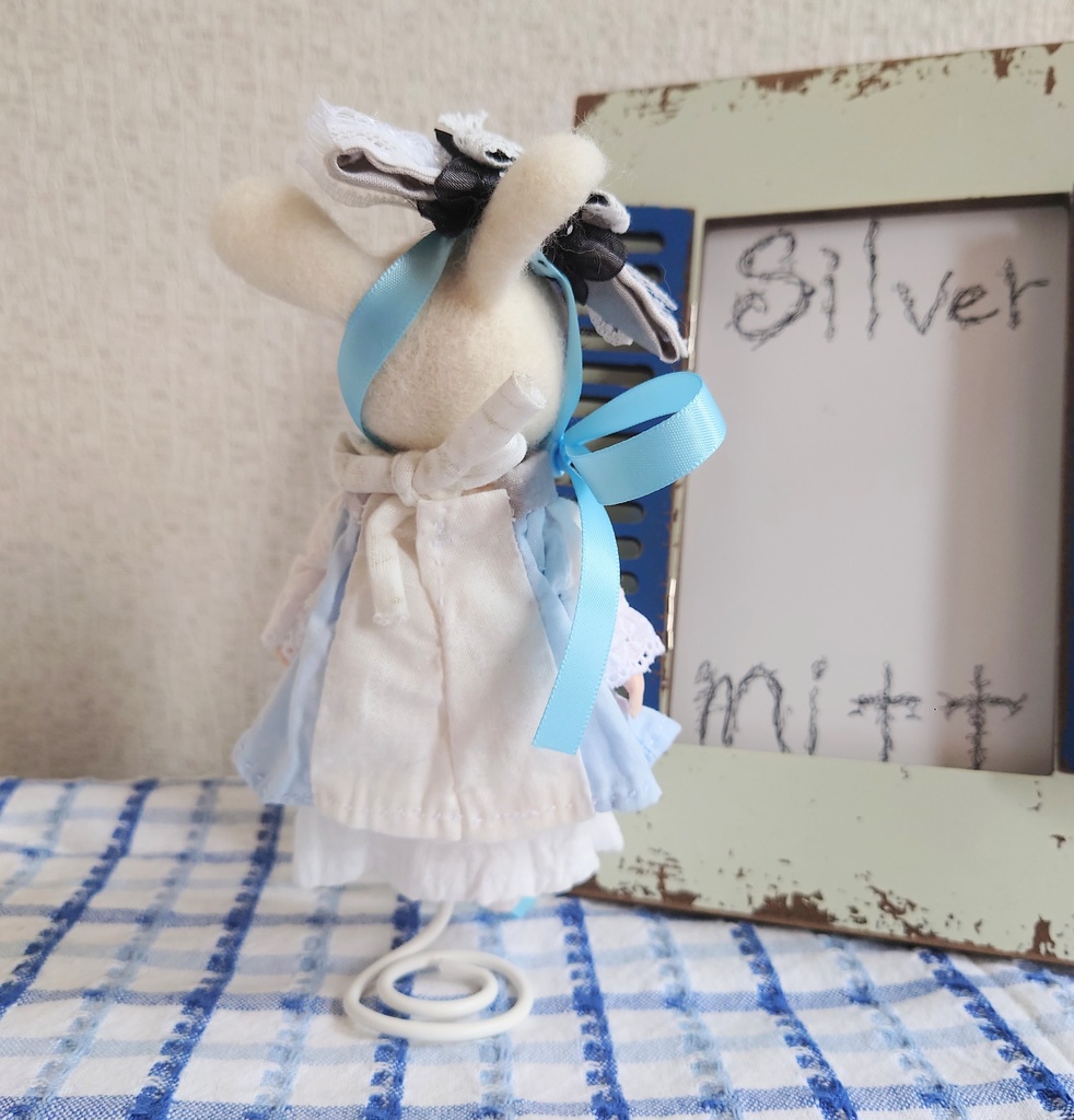 【おうちが決まりました】一点物のうさぎ頭のドール