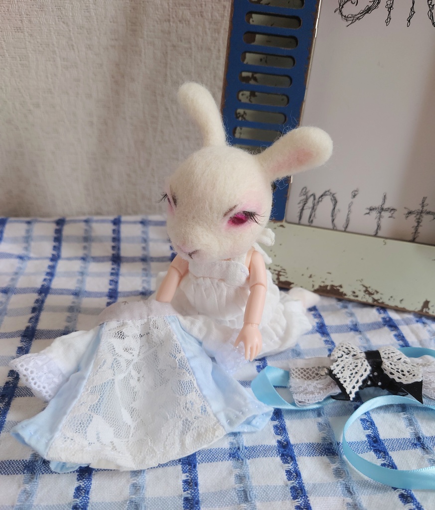 【おうちが決まりました】一点物のうさぎ頭のドール