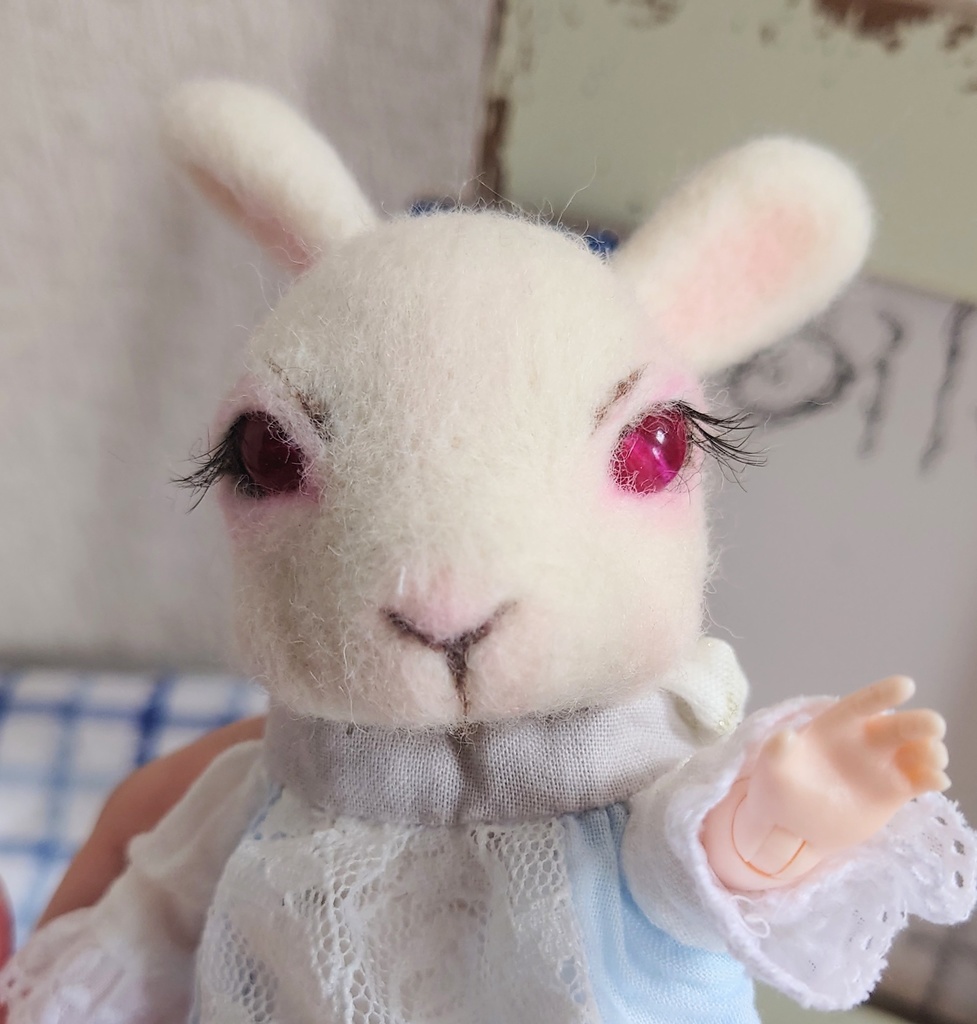 【おうちが決まりました】一点物のうさぎ頭のドール