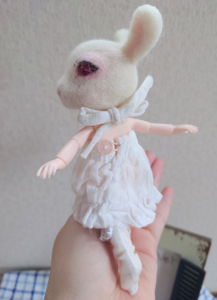 【おうちが決まりました】一点物のうさぎ頭のドール