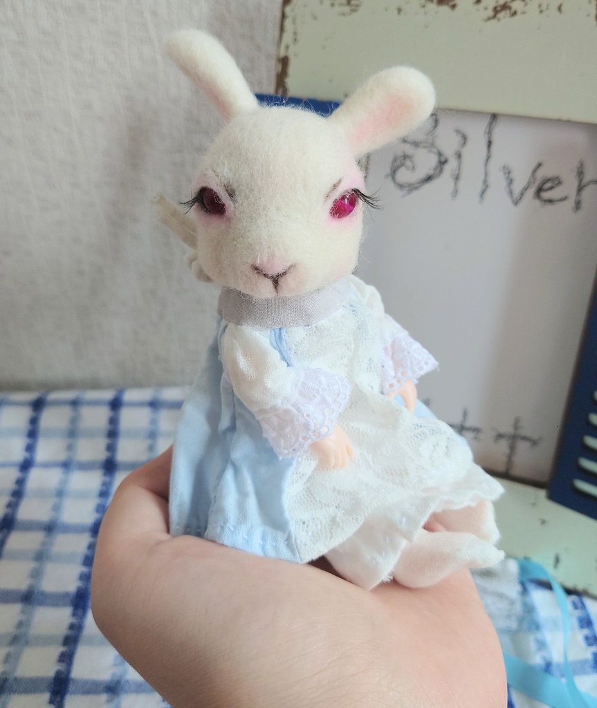 【おうちが決まりました】一点物のうさぎ頭のドール