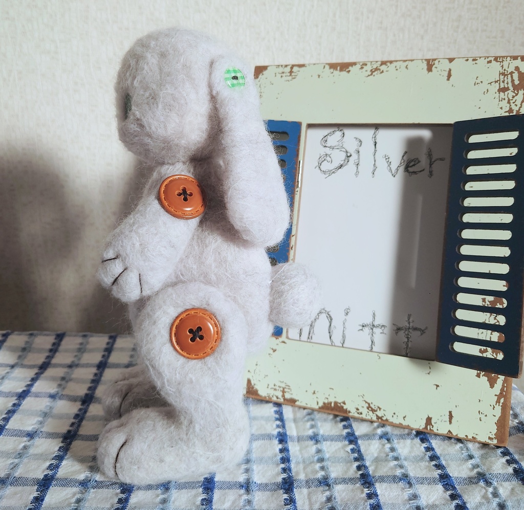 【おうちが決まりました】羊毛毛糸のシンプルうさぎ人形