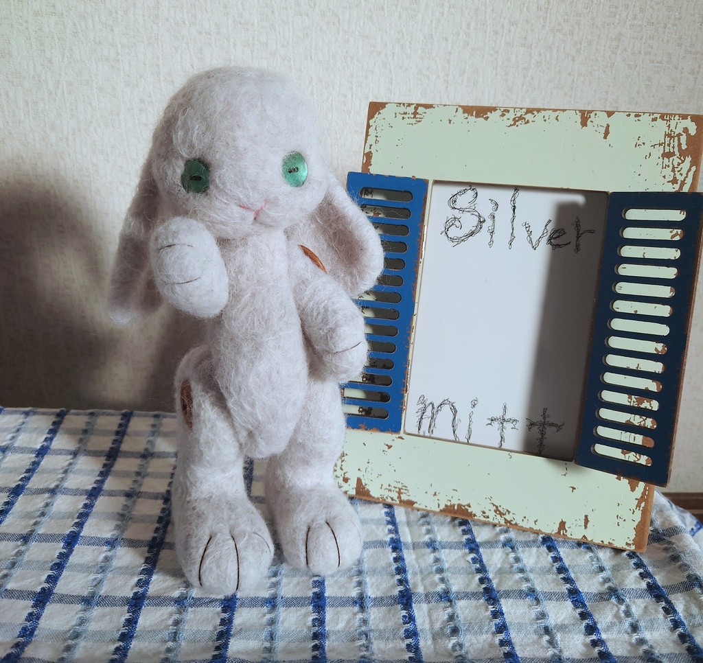 【おうちが決まりました】羊毛毛糸のシンプルうさぎ人形