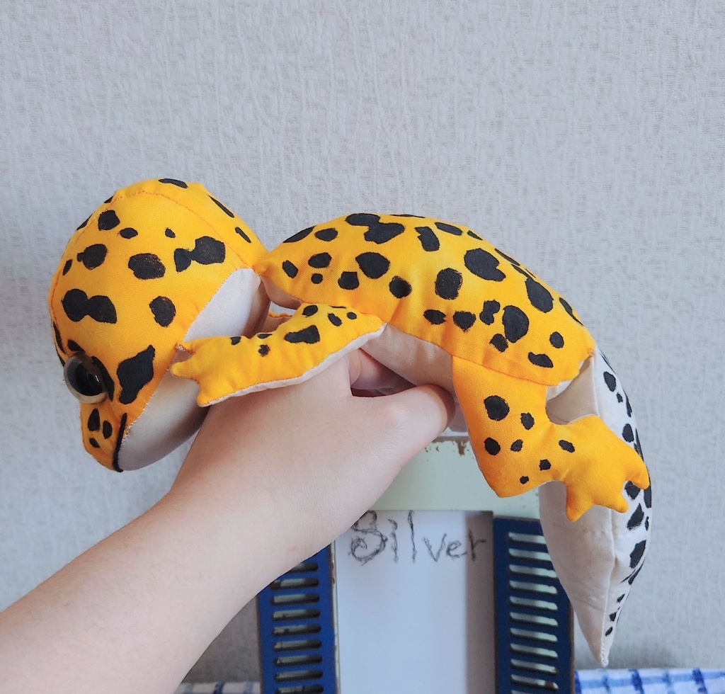 【入荷待ち】ヒョウモントカゲモドキぬいぐるみ(猫目ハイイエロー)