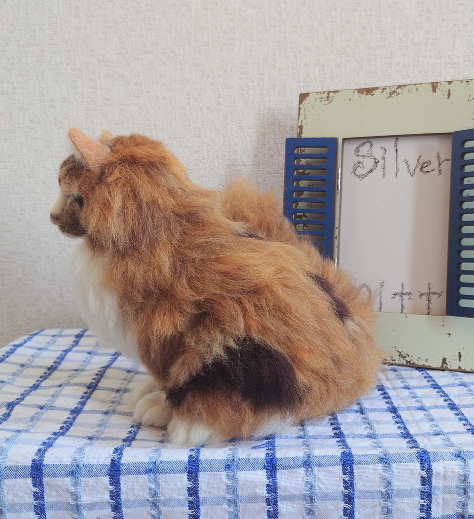 【おうちが決まりました】一点物の羊毛フェルト猫さん