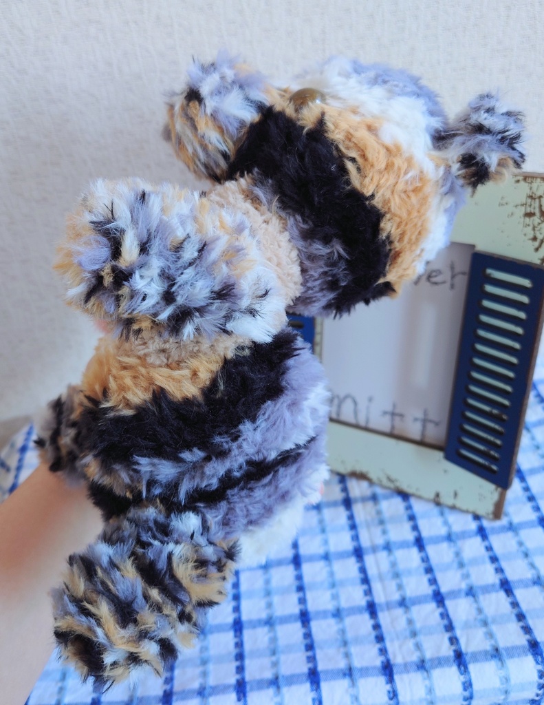 【おうちが決まりました】【一点物】お人形を持ったあみぐるみのクマさん