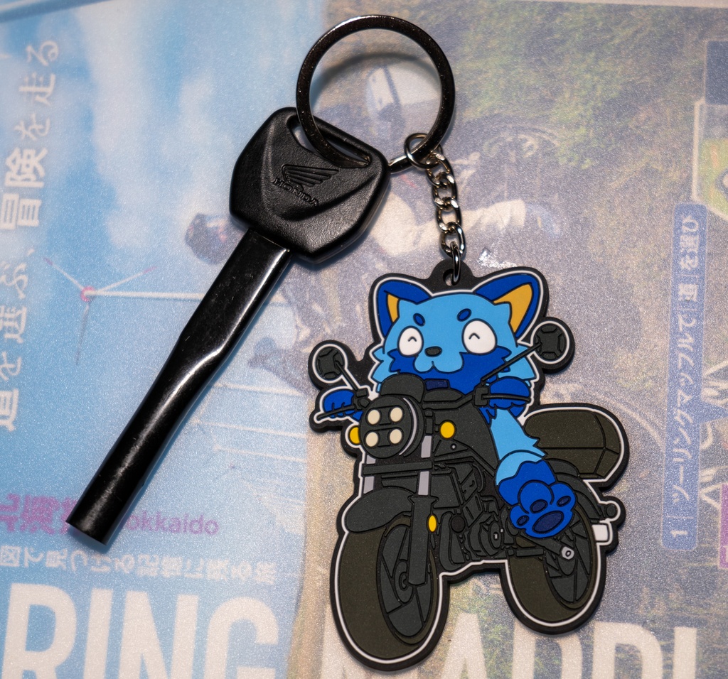 ラクたぬライディングラバーキーホルダー