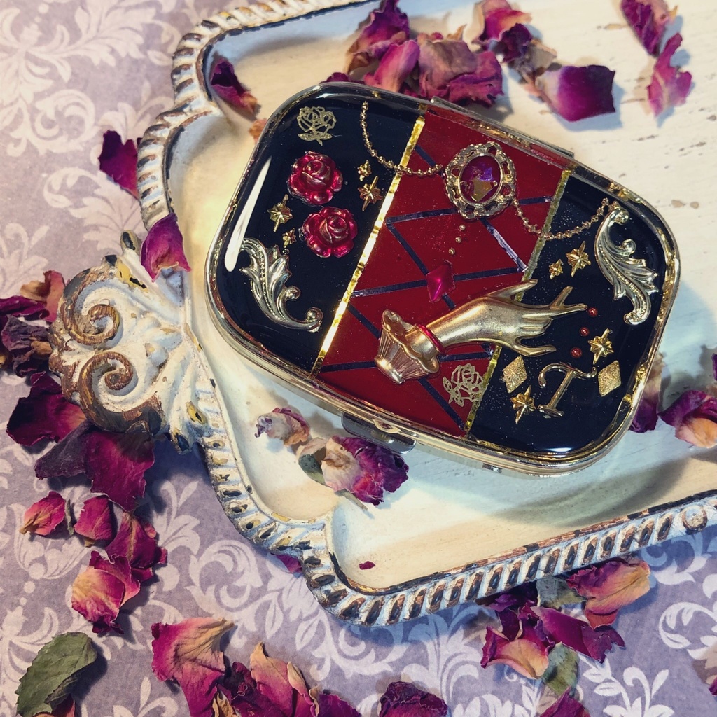 時子様モチーフピルケース