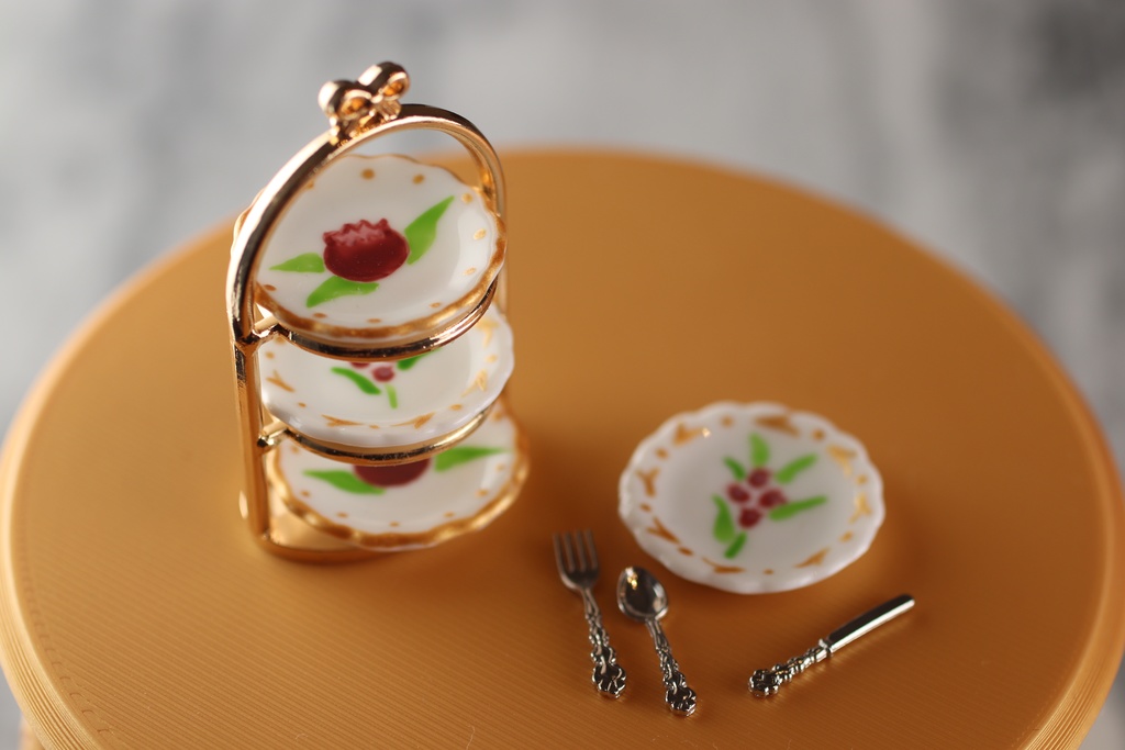 ヴァルベリーのミニチュアアフターヌーンティーセット