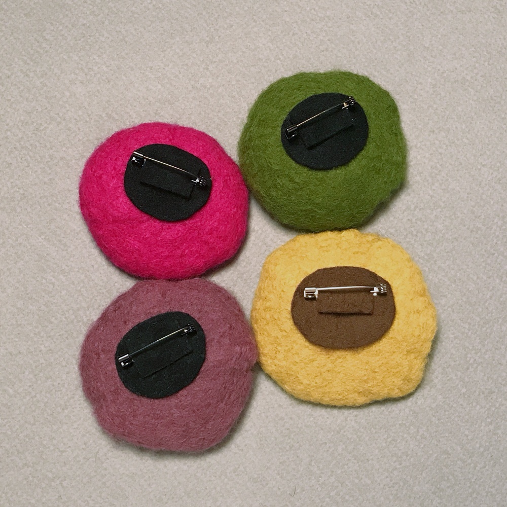 白シャツで出かけたくなるブローチ<𝐛𝐥𝐚𝐜𝐤>