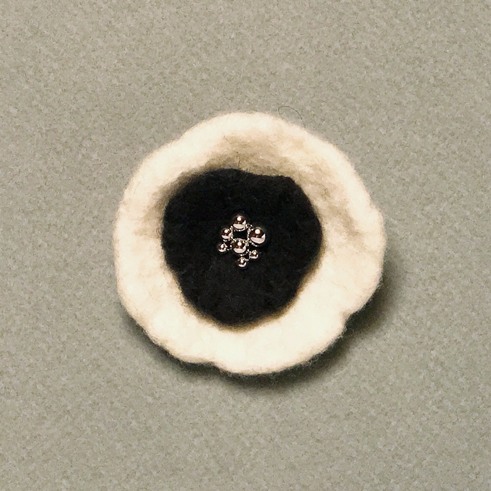 白シャツで出かけたくなるブローチ<𝐰𝐡𝐢𝐭𝐞>