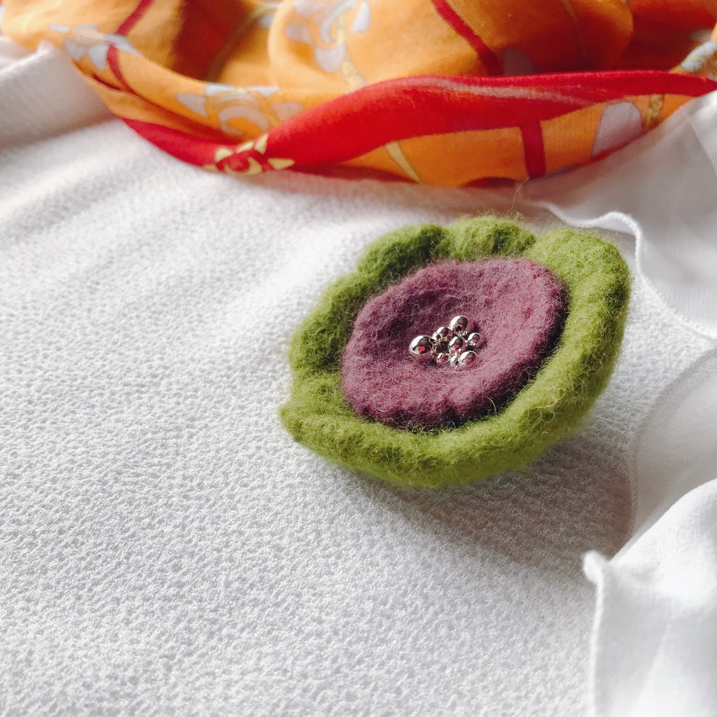 白シャツで出かけたくなるブローチ<𝐠𝐫𝐞𝐞𝐧>