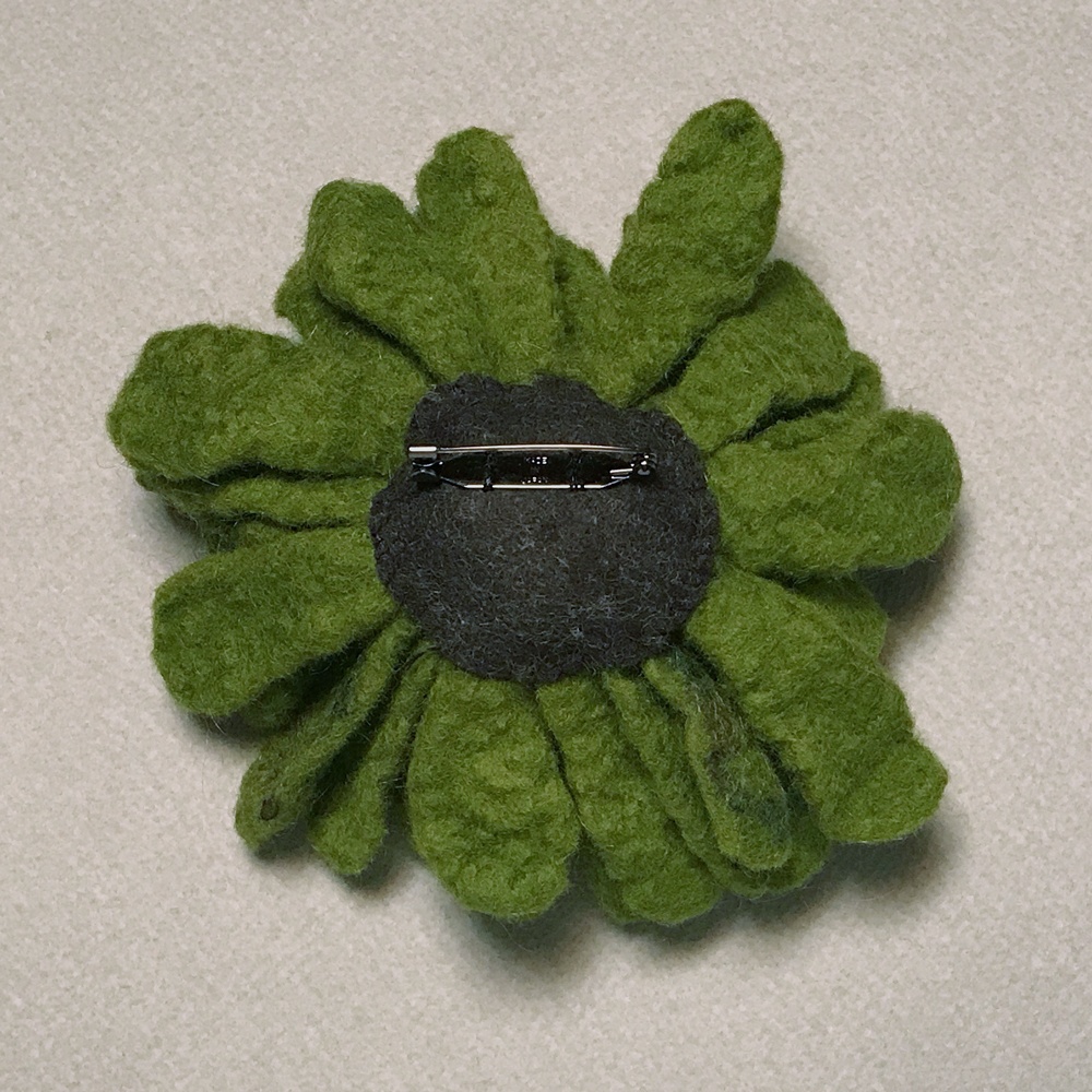 森が呼ぶコサージュ