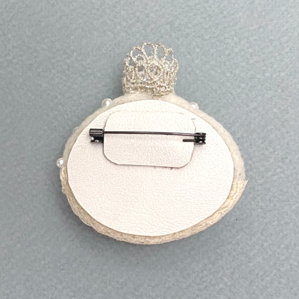 ティアラとレース<ミツメルブローチ>