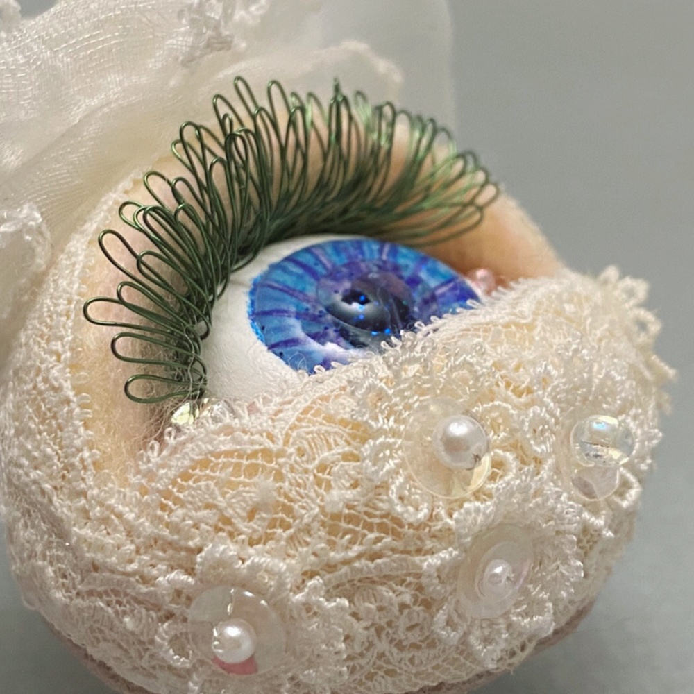 レースとリボン<ミツメルブローチ>