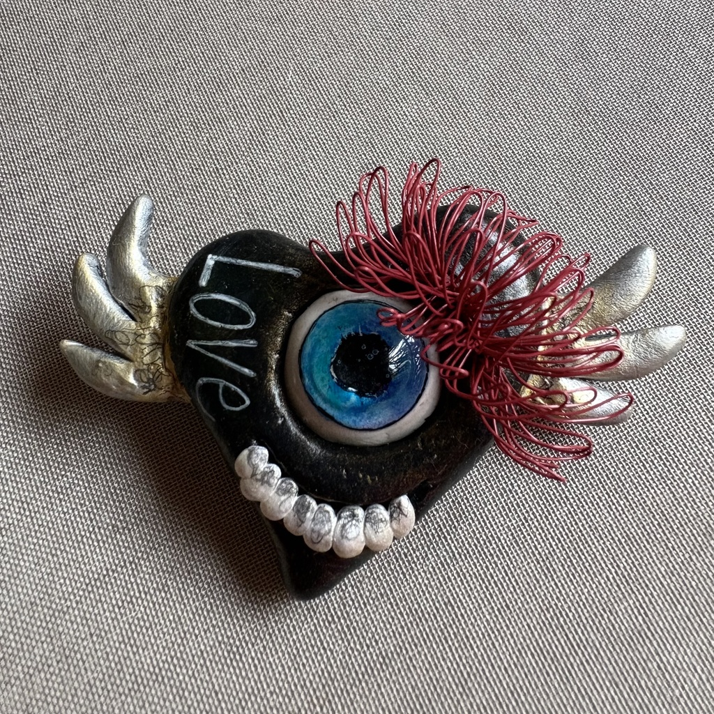 『ケッキョクLOVEやん』シリーズ   飛ぶハート•赤マツゲ