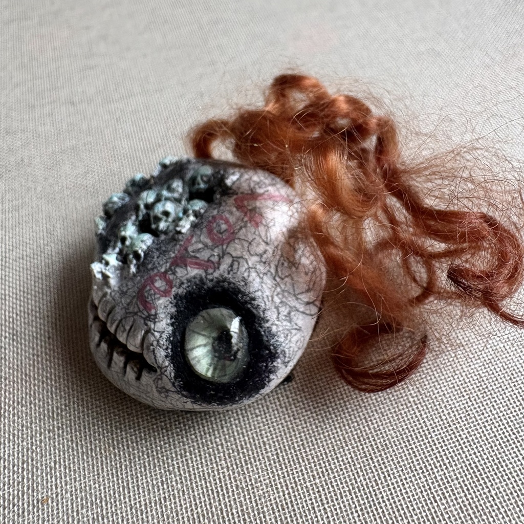 『『ケッキョクLOVEやん』シリーズ』 ガイコツブローチ•ウェーブ