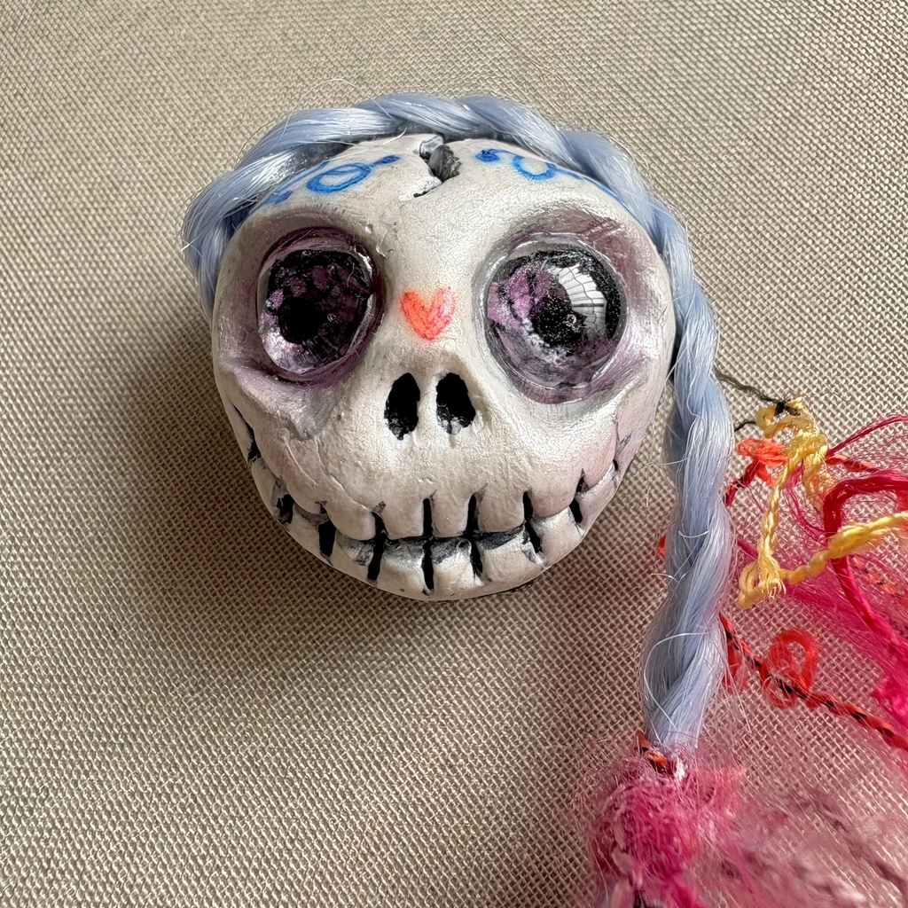 『ケッキョクLOVEやん』シリーズ ガイコツブローチ•ミツアミ