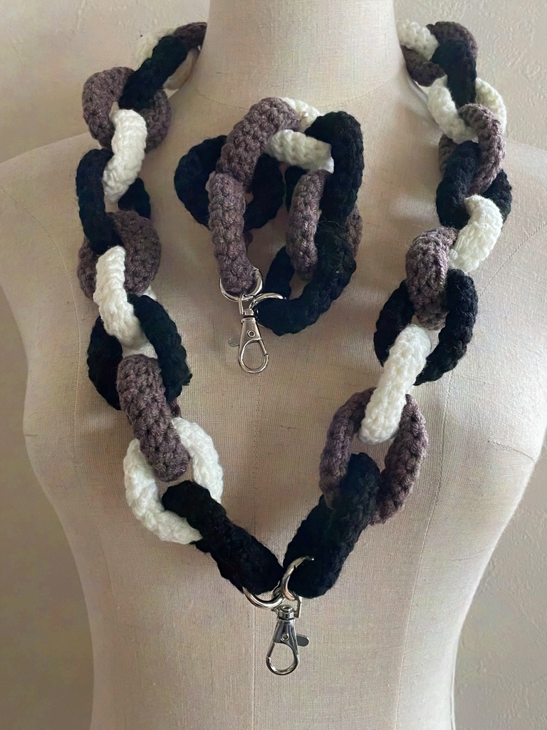 雑伊イメージニットストラップ