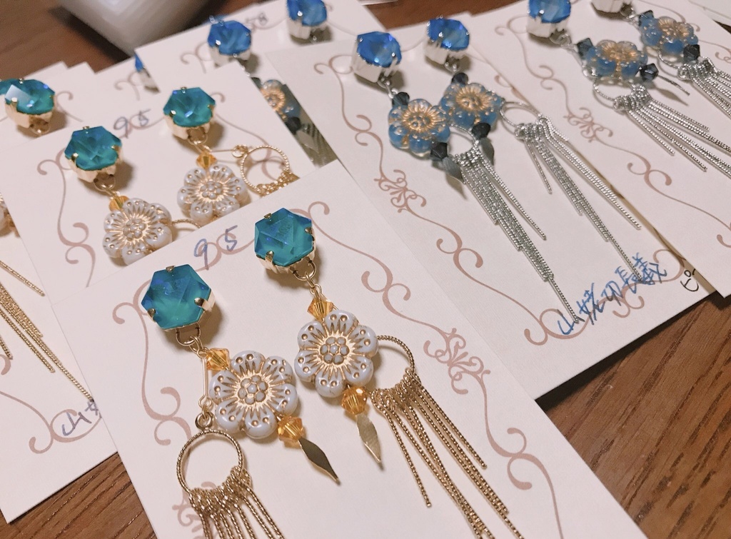 《approx.=》イヤーアクセ