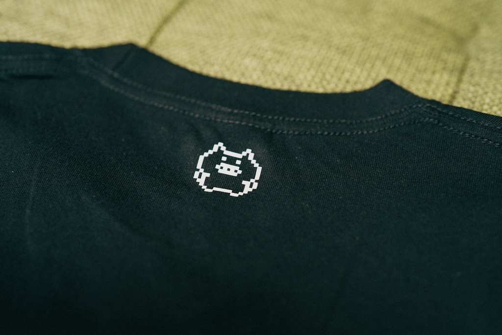 MARKADE オリジナルブランドロゴTシャツ