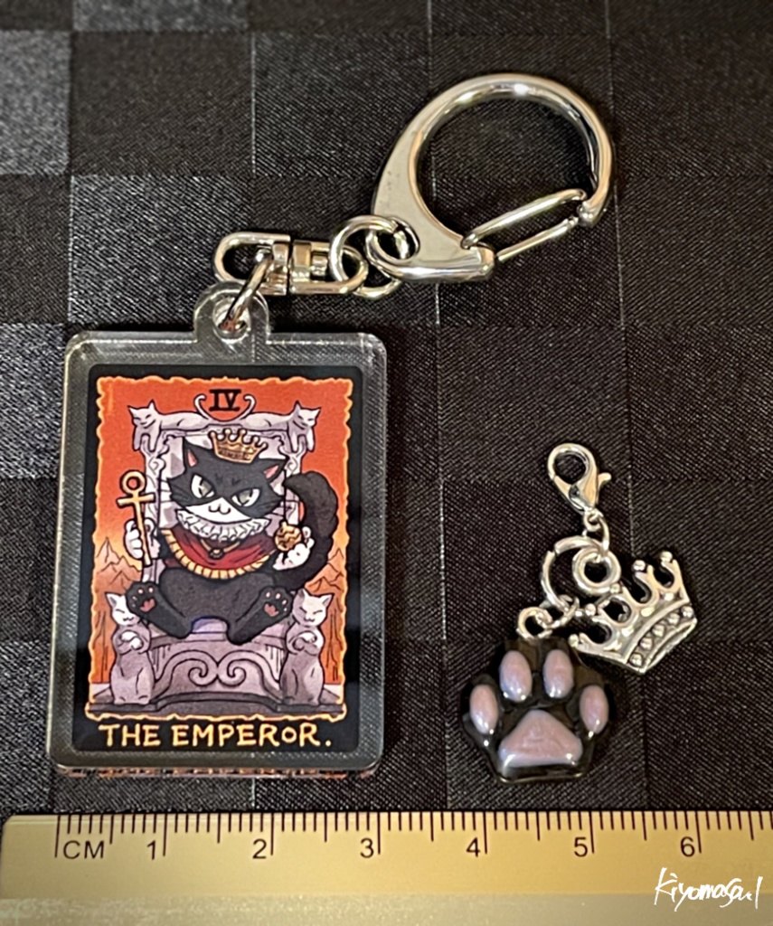【猫のタロットシリーズ vol.2】アクリルキーホルダー「皇帝」(※肉球付き)