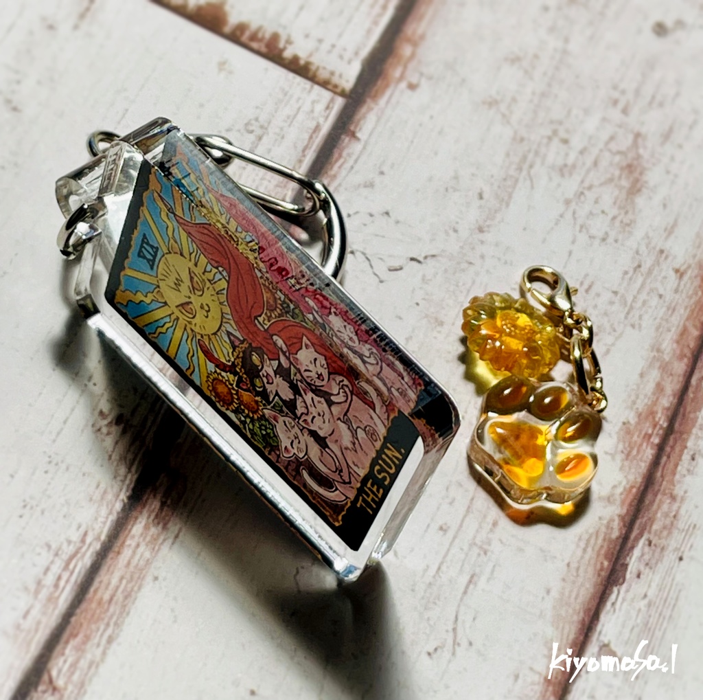 【猫のタロットシリーズ vol.3】アクリルキーホルダー「太陽」(※肉球付き)