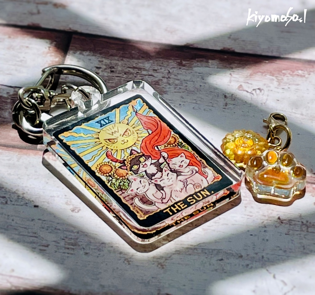 【猫のタロットシリーズ vol.3】アクリルキーホルダー「太陽」(※肉球付き)