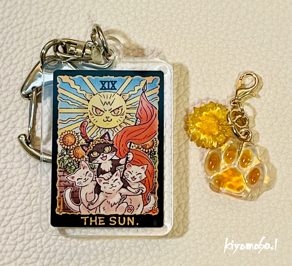 【猫のタロットシリーズ vol.3】アクリルキーホルダー「太陽」(※肉球付き)