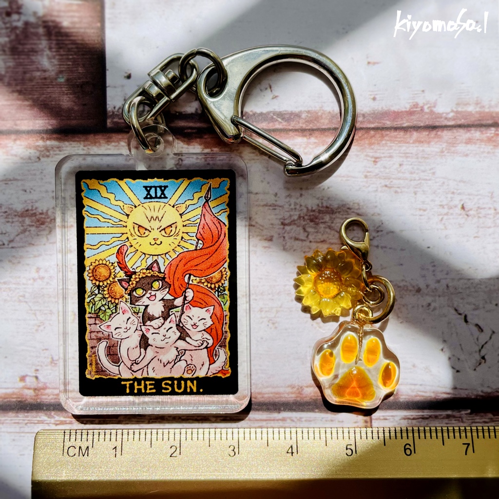 【猫のタロットシリーズ vol.3】アクリルキーホルダー「太陽」(※肉球付き)