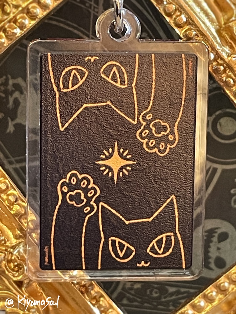 【猫のタロットシリーズ vol.5】アクリルキーホルダー「恋人」(※肉球付き)