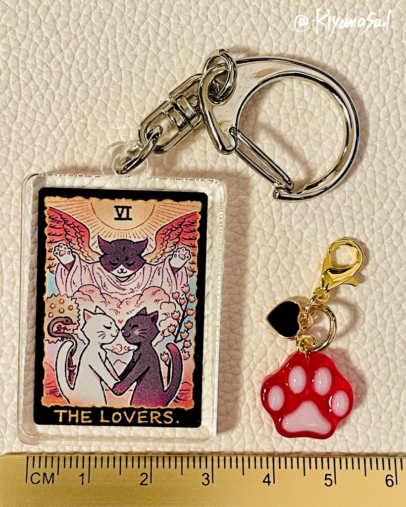 【猫のタロットシリーズ vol.5】アクリルキーホルダー「恋人」(※肉球付き)