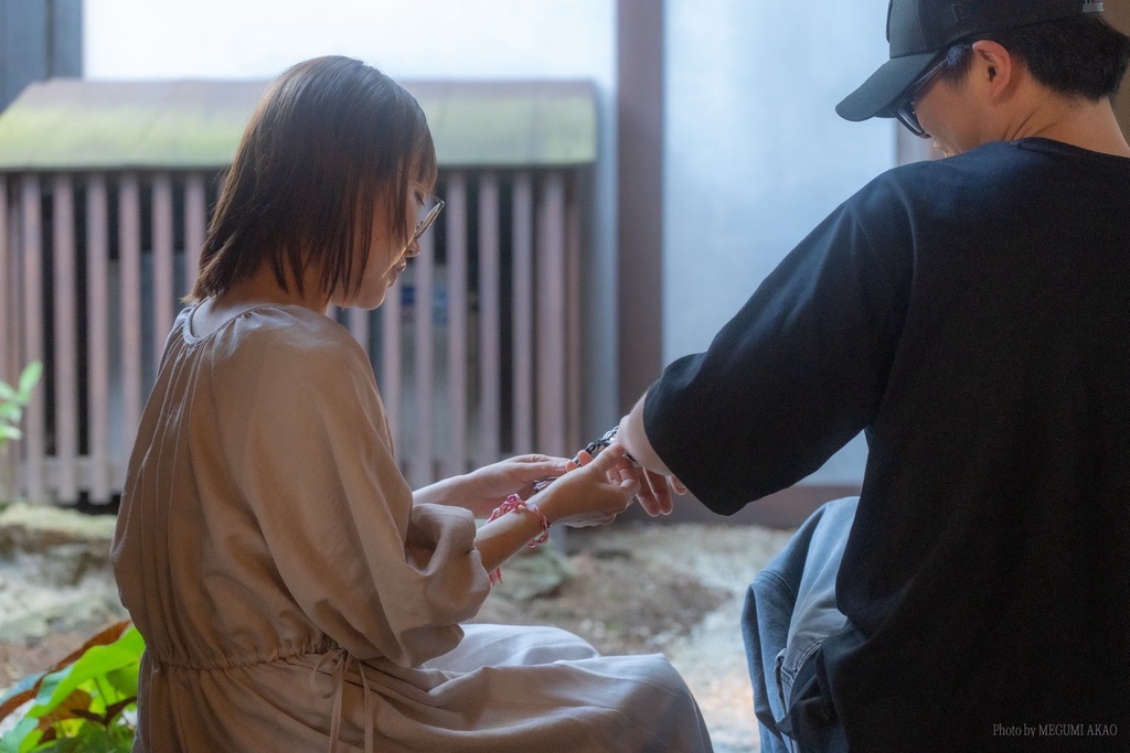 静けさの中に芯を宿す 結び護符ブレスレット【白影 -はくえい-】