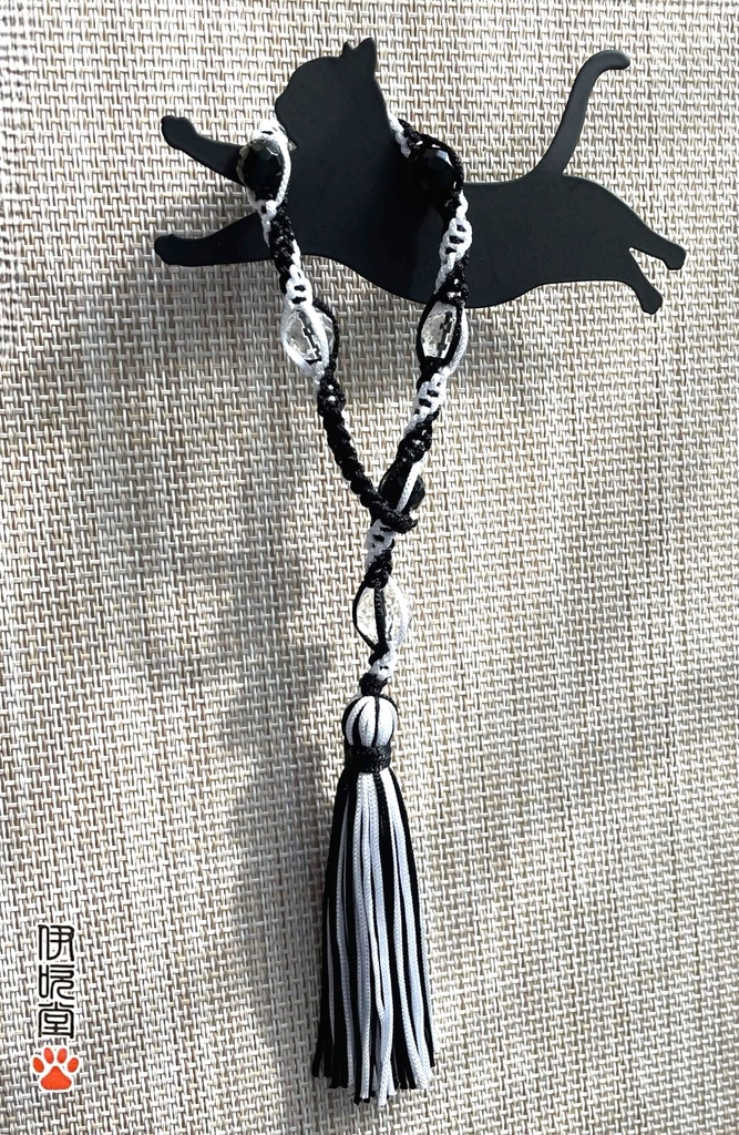 静けさの中に芯を宿す 結び護符ブレスレット【白影 -はくえい-】