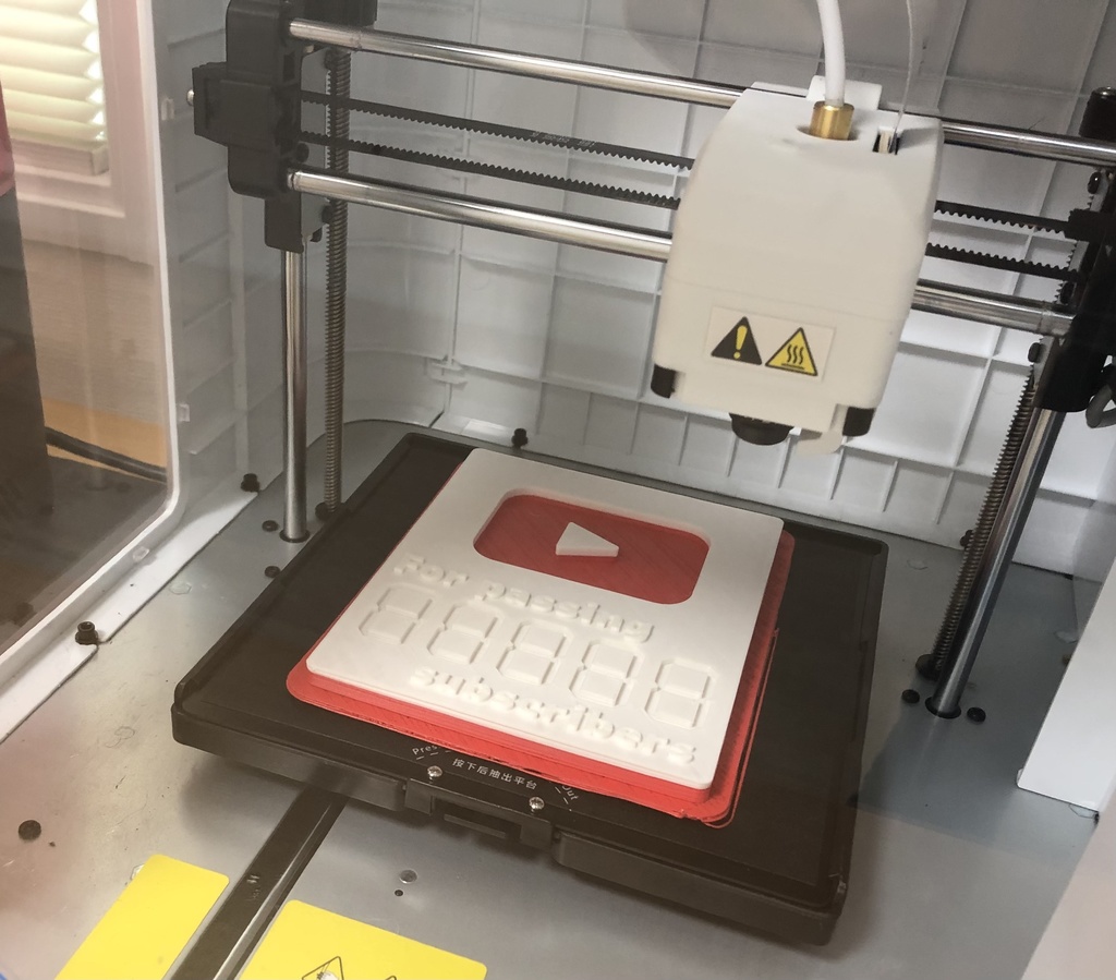 【stlデータ】"YouTubeの盾" 風な3Dモデル