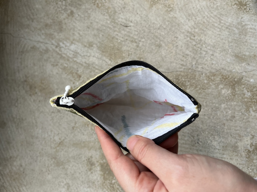 平たい絹ポーチ