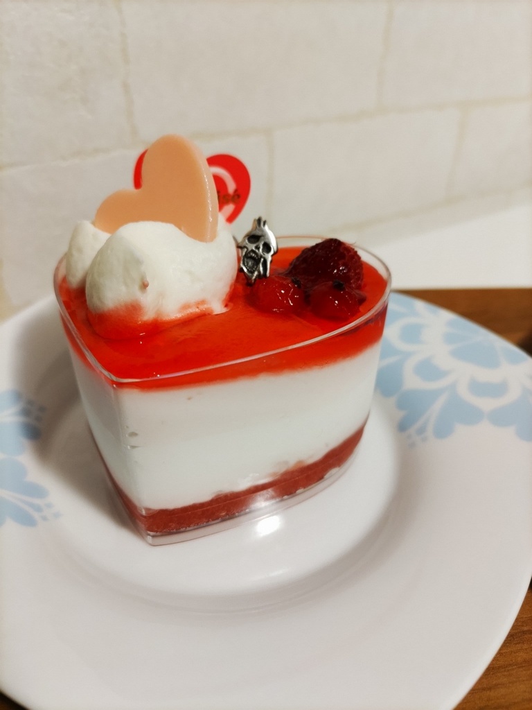 サクリファイスピンバッジorピアスorケーキピック
