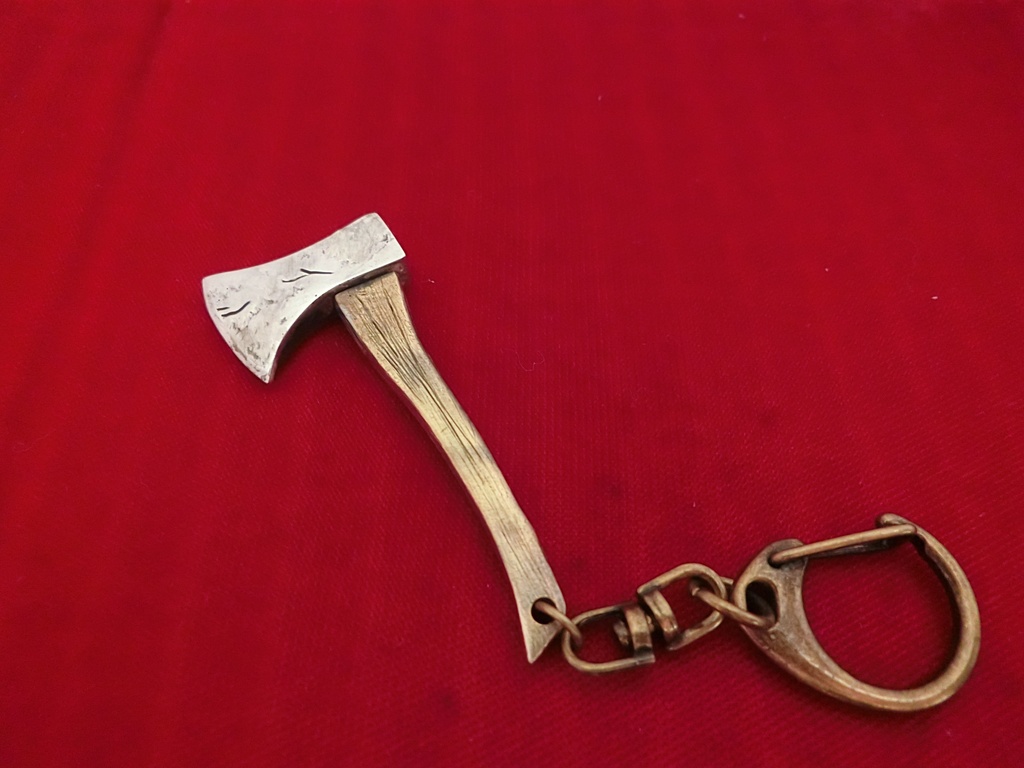 ハントレスの手斧キーホルダー