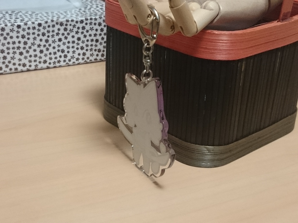 【Smiles Awey】 アクリルキーホルダー「ピナ」