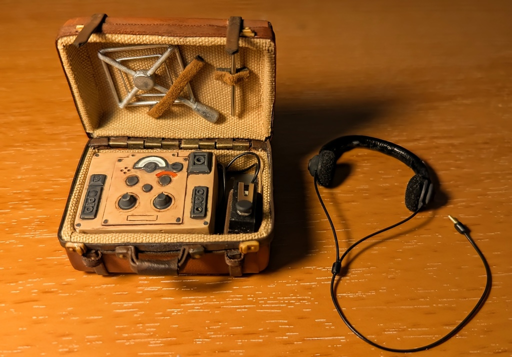 1/12 携帯型トランク無線機