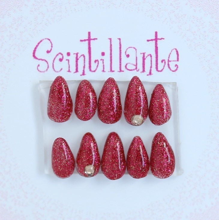 【Mサイズ】ゴールドラメ入りレッドネイルチップ