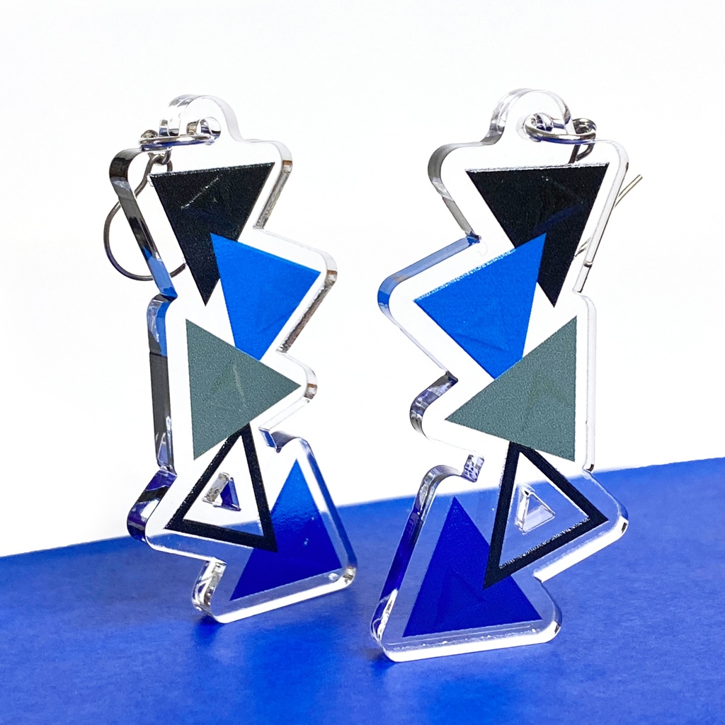 【ランダムトライアングル/blue】ピアス・イヤリング│アクリルアクセサリー│││ユニーク│個性的│カッコイイ│メンズ