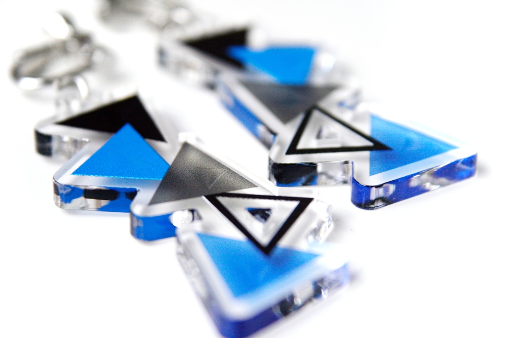 【ランダムトライアングル/blue】ピアス・イヤリング│アクリルアクセサリー│││ユニーク│個性的│カッコイイ│メンズ