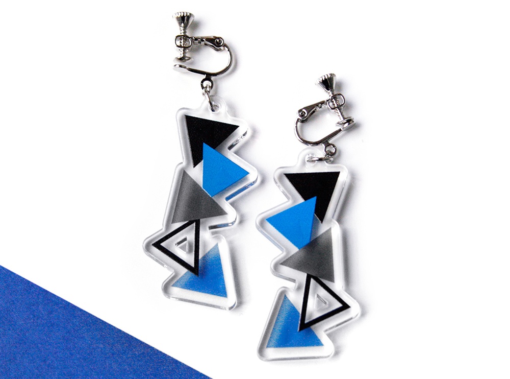 【ランダムトライアングル/blue】ピアス・イヤリング│アクリルアクセサリー│││ユニーク│個性的│カッコイイ│メンズ