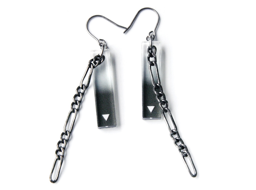 【vacantly_black】ピアス・イヤリング|アクリルアクセサリー|||ユニーク|ストリート系|揺れる|シンプル|メンズ|モード系|黒