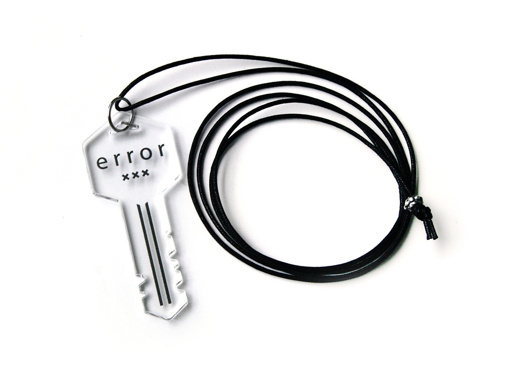 【error key】ロングコードネックレス│アクリルアクセサリー││ユニーク│個性的│メンズ│モード系│鍵│ストリート