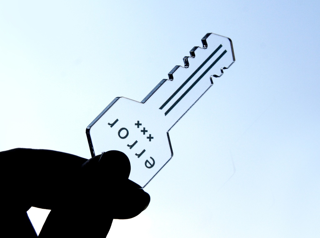 【error key】ロングコードネックレス│アクリルアクセサリー││ユニーク│個性的│メンズ│モード系│鍵│ストリート