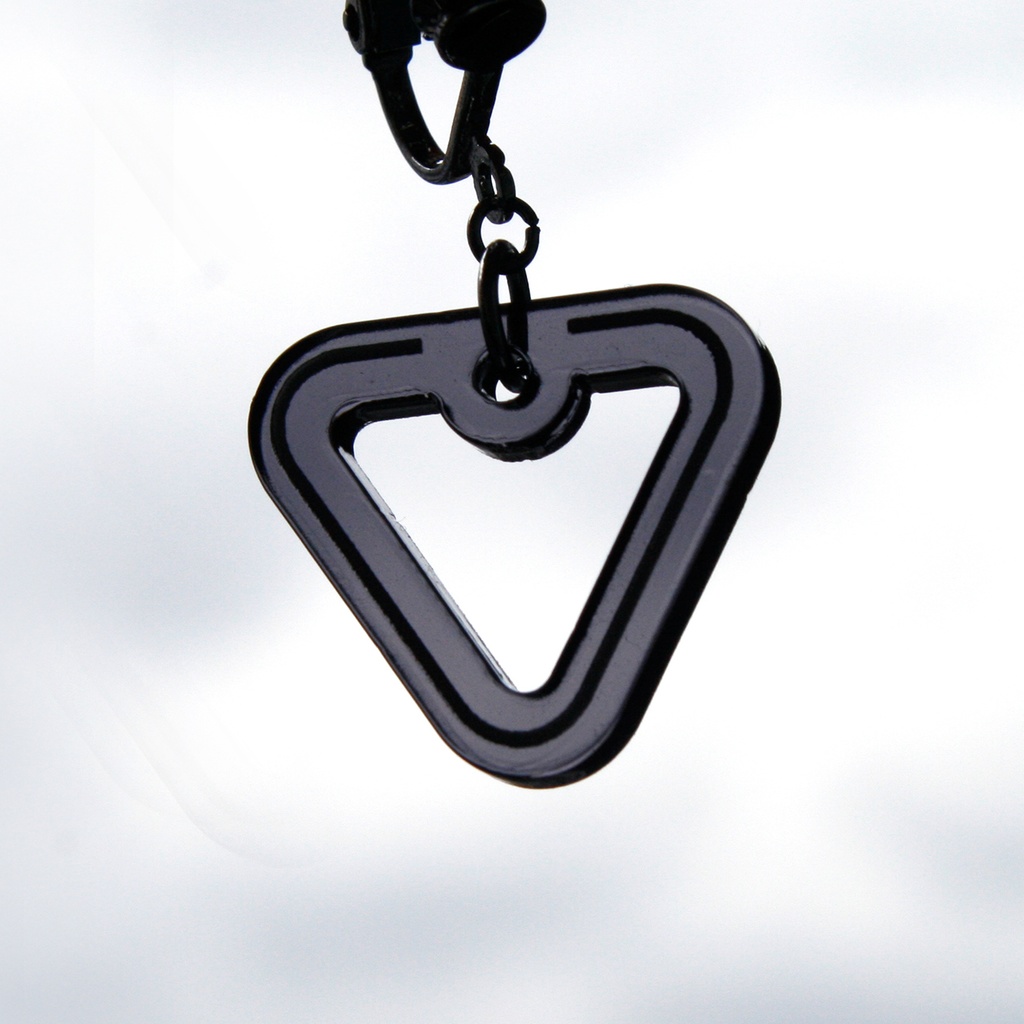 【delta_brack】ピアス・イヤリング│アクリルアクセサリー│││ユニーク│ストリート系│メンズ│カッコイイ│三角│揺れる│モード系