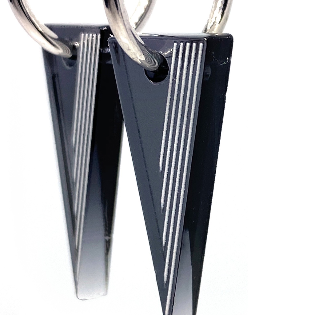 【spice_black】ピアス・イヤリング|アクリルアクセサリー||ユニーク|ストリート系|メンズ|カッコイイ|三角|揺れる|モード系|黒